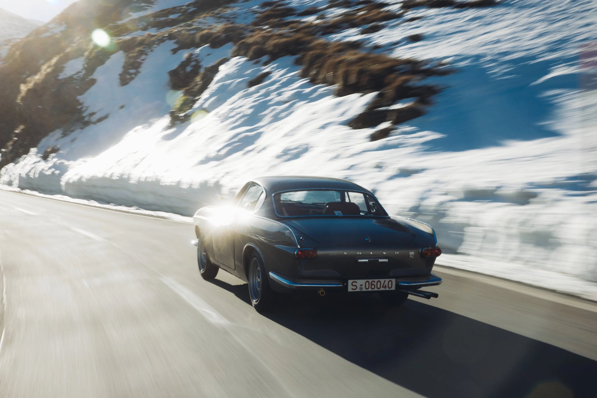 Shine instead of dullness – How to free your car from road salt & winter residues